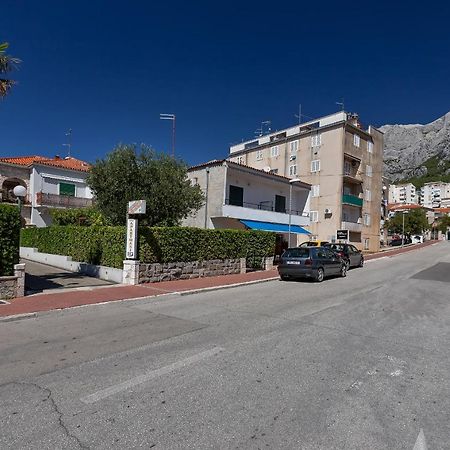 Apartments Carmen Макарска Экстерьер фото