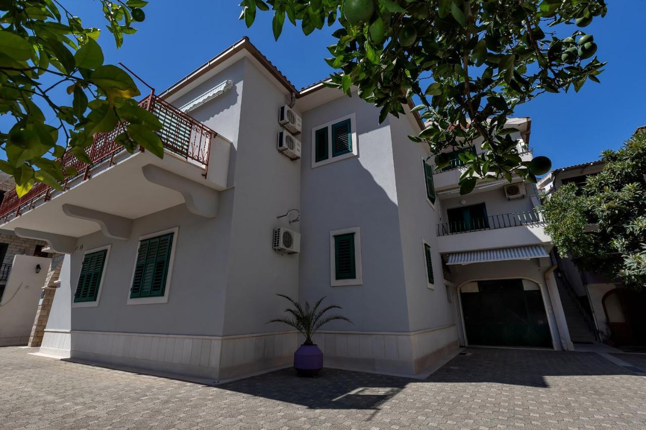 Apartments Carmen Макарска Экстерьер фото