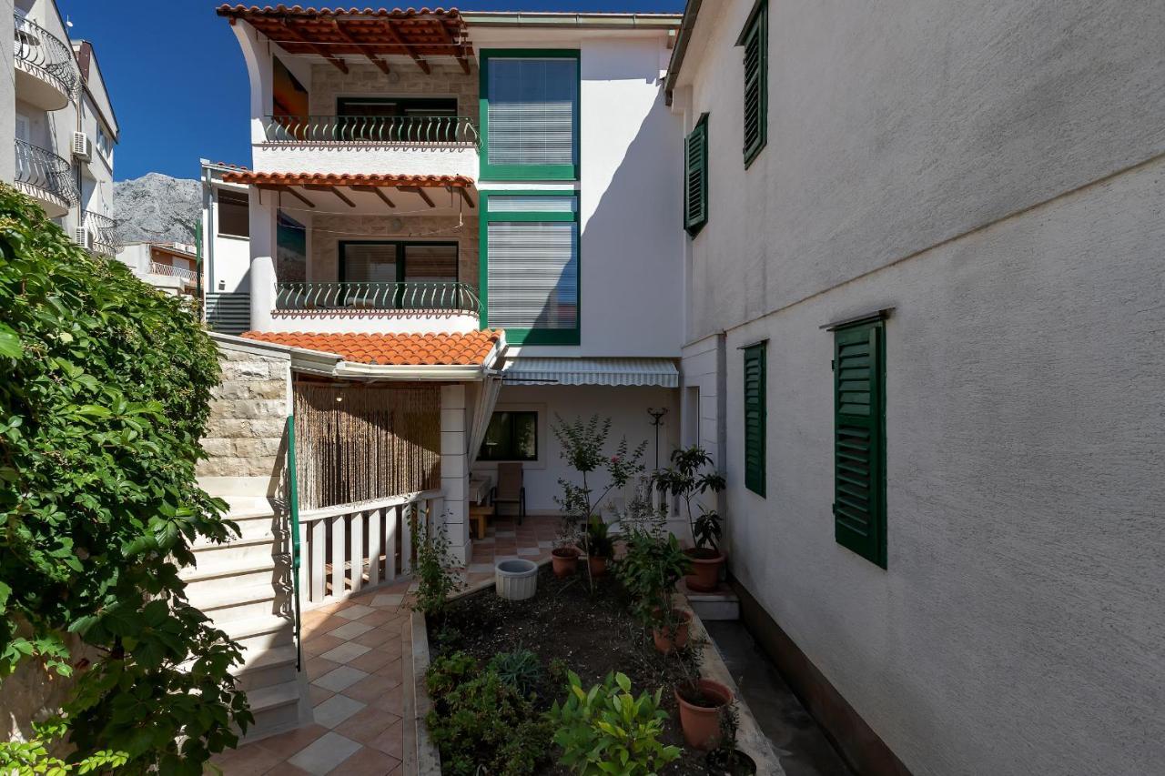 Apartments Carmen Макарска Экстерьер фото