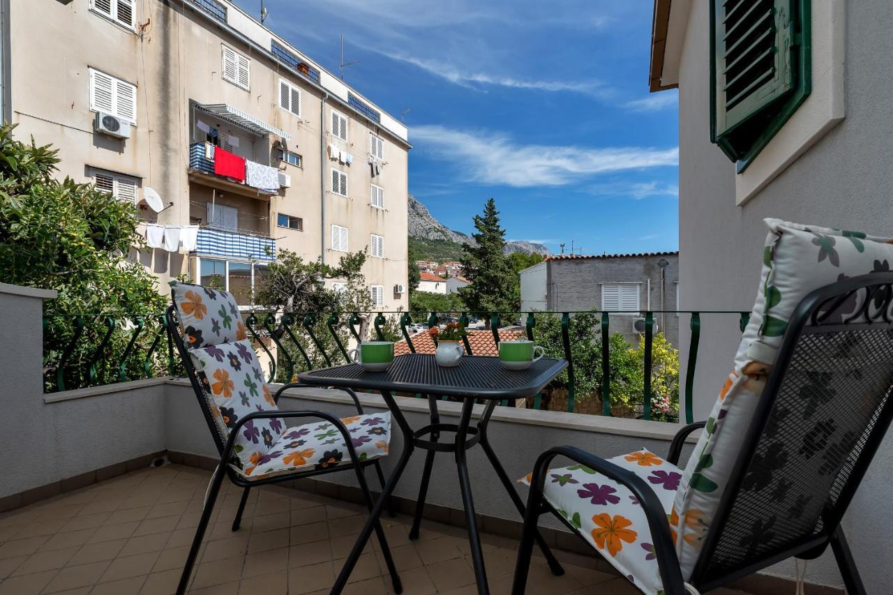 Apartments Carmen Макарска Экстерьер фото