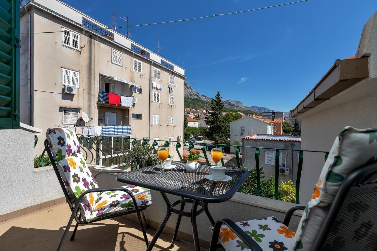 Apartments Carmen Макарска Экстерьер фото