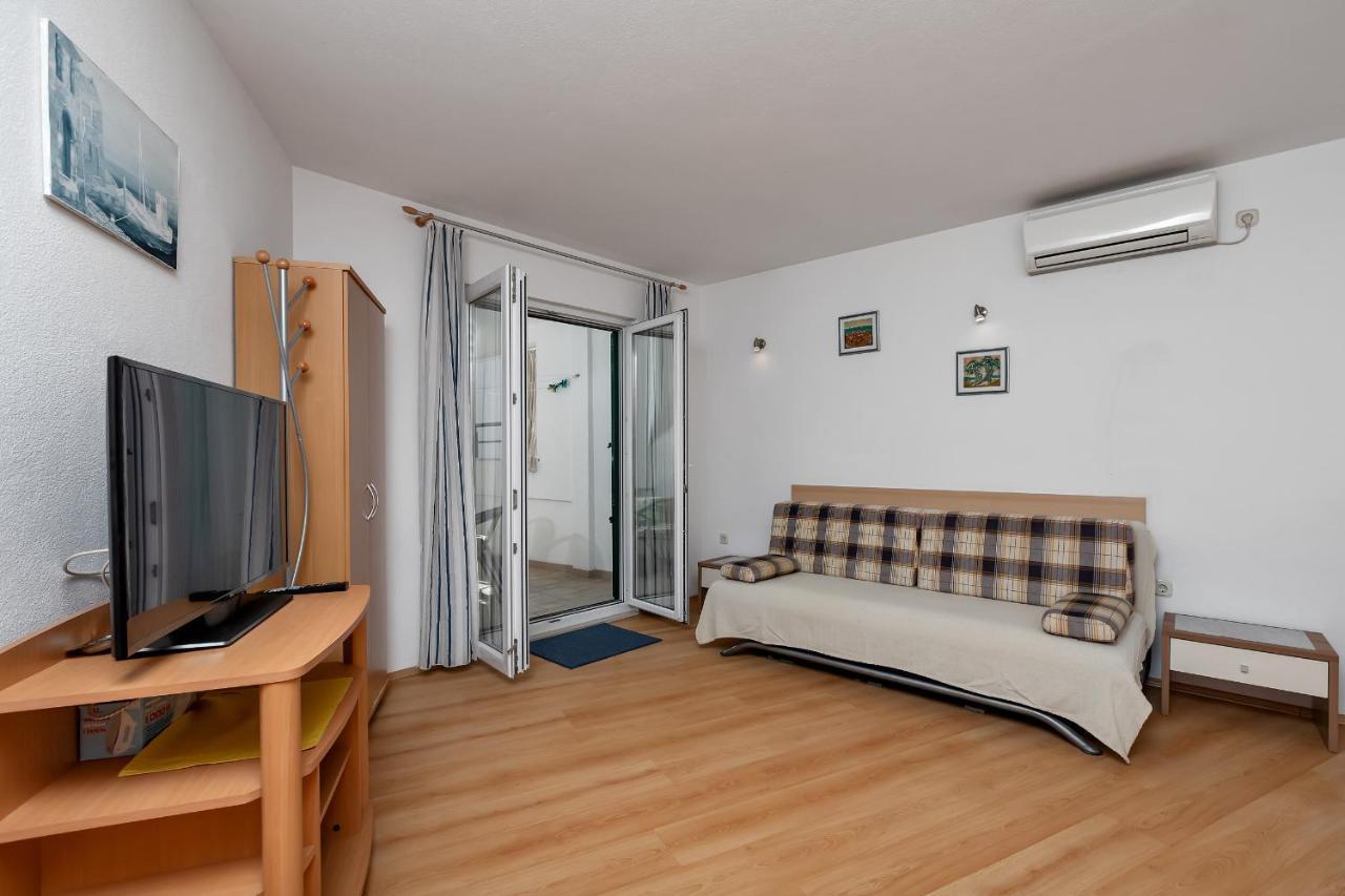 Apartments Carmen Макарска Экстерьер фото