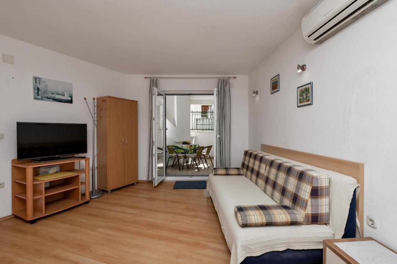 Apartments Carmen Макарска Экстерьер фото