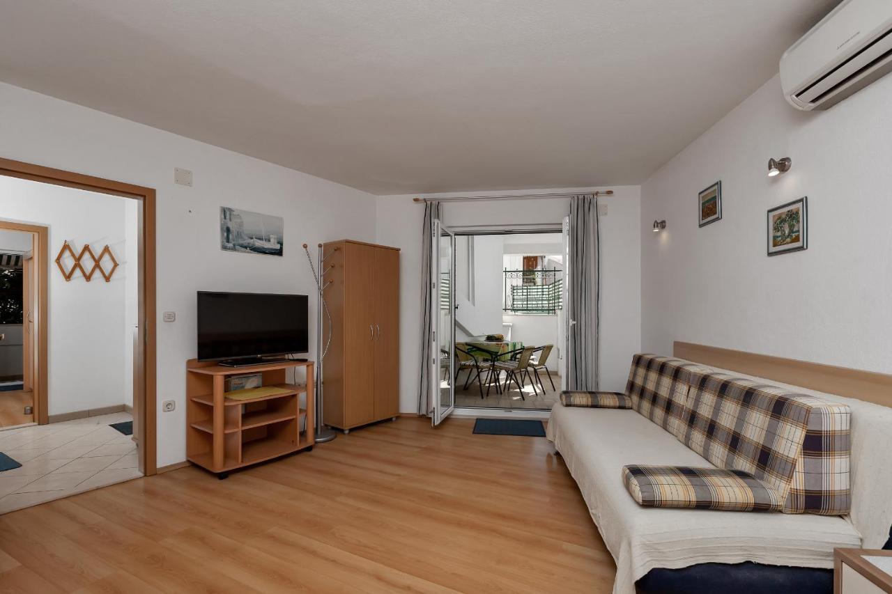 Apartments Carmen Макарска Экстерьер фото